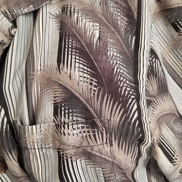 Tommy Bahama Tropical Button-down Hawaiian Shirt - Picture 4 of 5